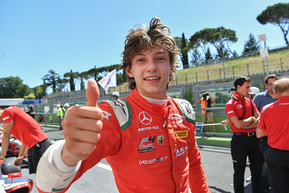 Palermo41's tweet photo. 🚩Hoy hay 🎶#LOSCOCHITOS COCHITOS COCHIIIITOOOS - BATERÍAS🎶.

🏎️Todo el #GPMonaco y la Fórmula 1.
Con @Dreeiz_ y lo que queda de @PedroSA_24 .

⏰A las 20:30 en https://t.co/SUoOAXxBWU https://t.co/CII5P71HNM