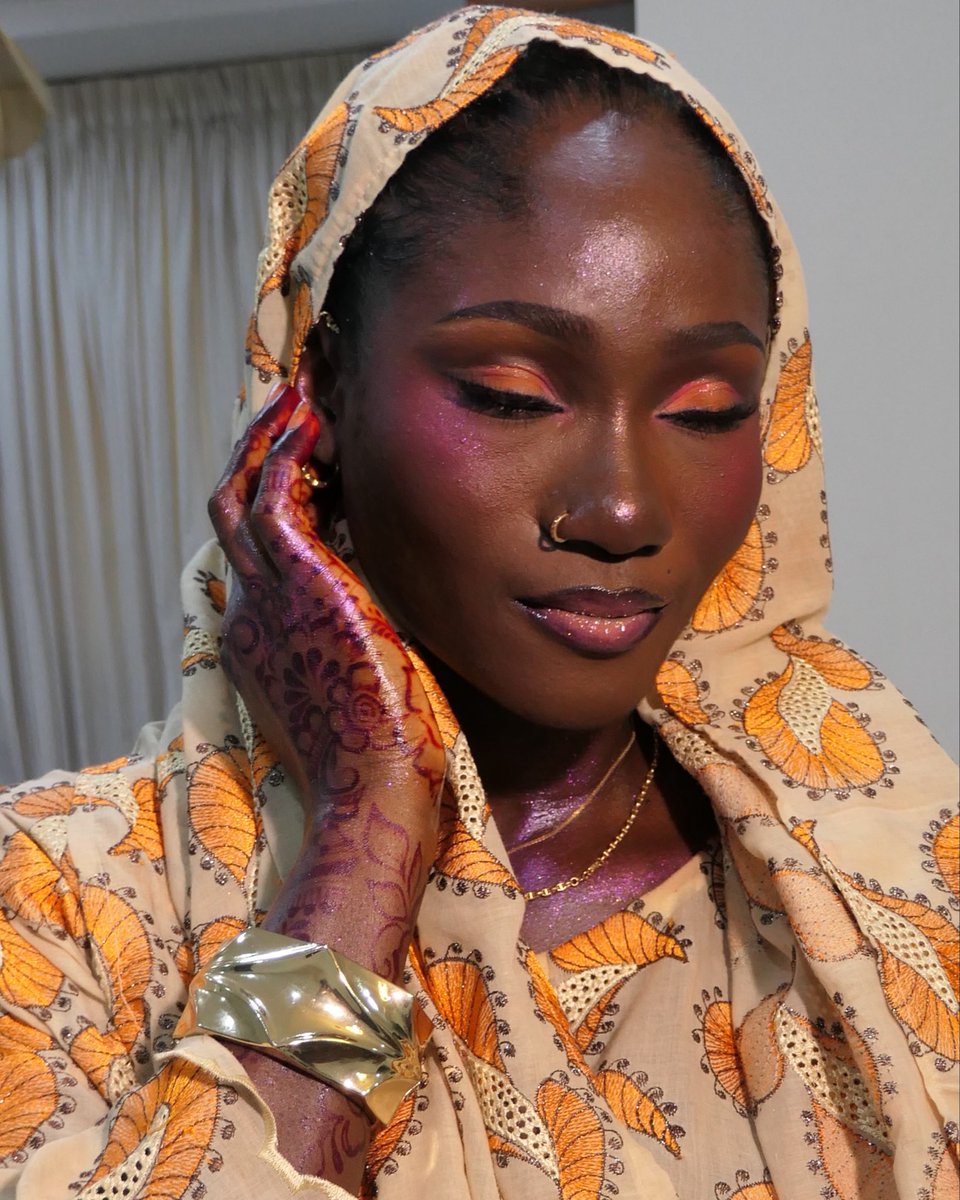 DeityLolu's tweet photo. thinking of this absolute glam by @loludoesmakeup on da melanin stunna that is Hauwa! https://t.co/41urn1Ybmu