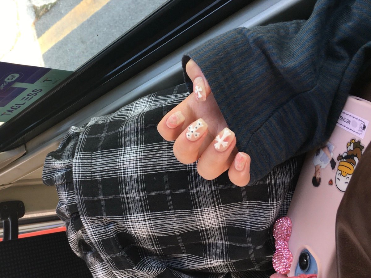 comcomimi's tweet photo. 네일했져염!!!! https://t.co/aO3nRStyA7