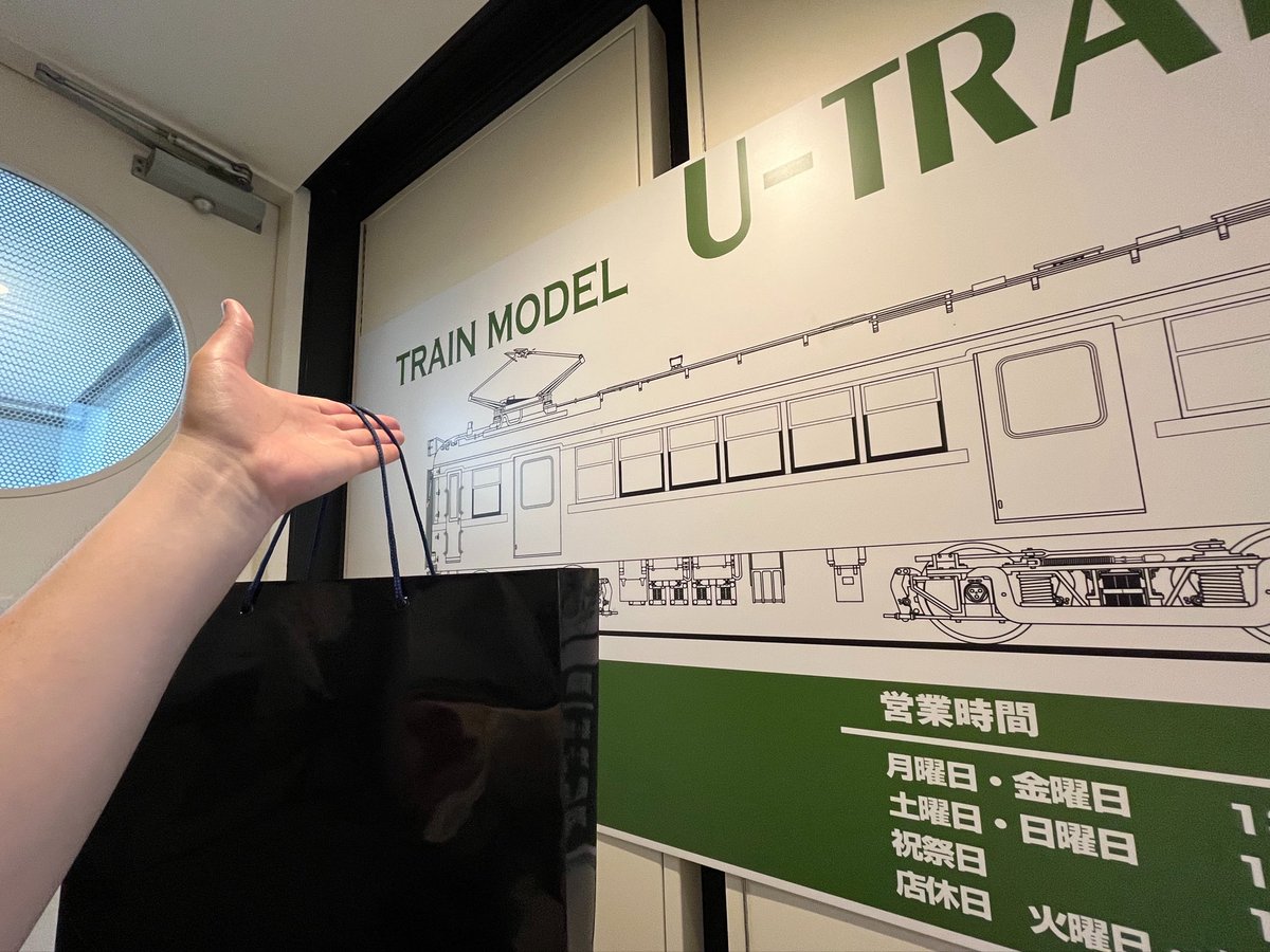 Series117's tweet photo. この度HOゲージ3編成目として…
ついに！！
U-TRAINS様の
「大井川鐡道 現行仕様21003編成」
を我が家にお迎えしました👏

この美しい先頭車の流線型の再現度、まさに1/80でしか表現できない世界を体感させて下さいました☺️

お店の方にも大変丁寧に接客頂き本当にありがとうございました！！！ https://t.co/PHBJ1O8bxH