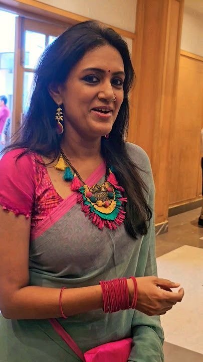 Pottaramya's tweet photo. ** in movie theater, when my mistress aunty sees me***

Aunty: dai potta, ni enada pandra inga.

Me: padam pakalam nu vanthen aunty.

Aunty: padam sema mokayam..nala vela ni vantha...na padam pakuren...ni kila mandi potu padam mudiyura varaikum en pocha naku.. https://t.co/mR0gJ1ORpV