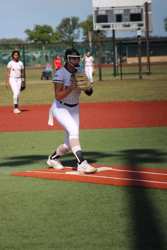 StaleyE33's tweet photo. Had an amazing opportunity to compete with @cflgold 18u this past weekend at Show Me The Money. We went 6-1 overall with great defense and timely hitting! I pitched 19 innings, gave up 19 H, 7 R, 4 ER, while having 28 K’s, 9 BB and a 1.44 ERA. #GoGold https://t.co/lKFSb109uE