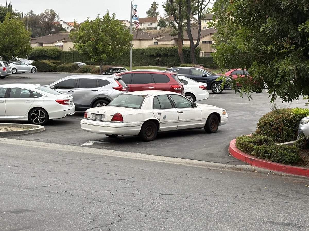 CrownVicCopCar's tweet photo. Some cars I saw yesterday https://t.co/elnNI8heEa