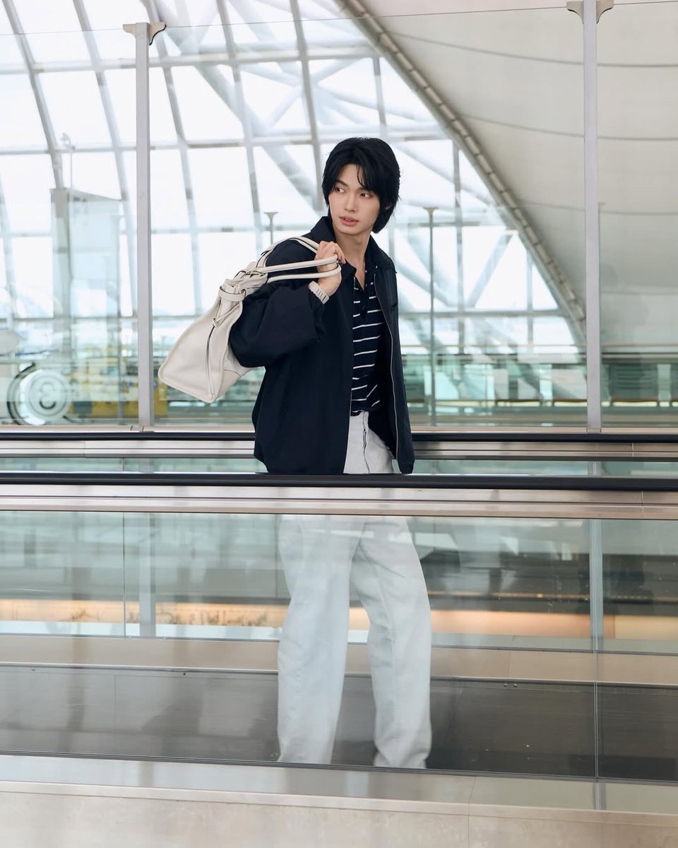 closerWinUrHart's tweet photo. 😎💼👜

#Prada #PradaxWin
#winmetawin https://t.co/G5Cw8eyxxi
