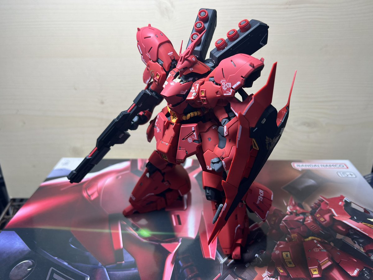 KHAOSsetsuna's tweet photo. 【#ガンプラ】
RG 1/144 サザビー

部分塗装と水転写デカール、つや消しだけの制作だけど、カッコよくできた✨

モノアイMSで1番好き😊 https://t.co/WQoVwdYpFs