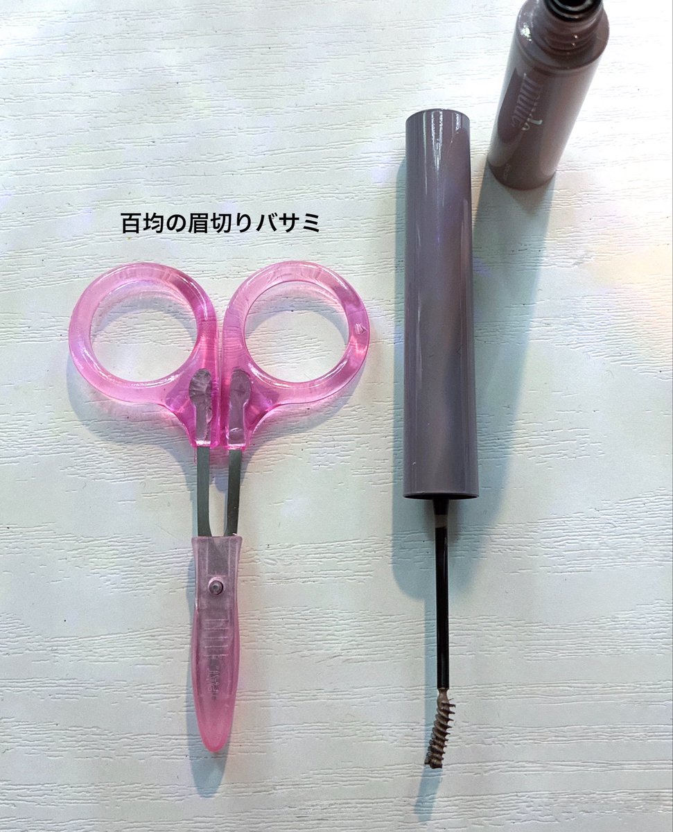 choco_biyou's tweet photo. #ちょこれぽ

【mude.インスパイアスキニーブロウカラー G01 コージーウィート¥1,540】

超ミニスリムブラシ🫢
普段rom&amp;ndを使用してきた私は、ブラシの小ささにすごく戸惑った！
使用感はとても良くて、真っ黒な眉毛が自然に染まってボソボソ感も感じず。
小回りもきくのではみ出すこともなく👍🏻ꕀ♥ https://t.co/LgQ04knpks