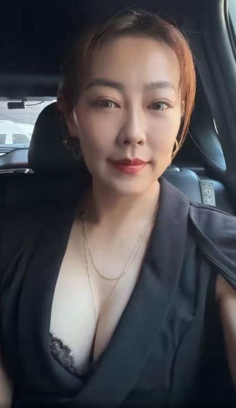 yng237's tweet photo. 40+阿姨 
不用濾鏡， 
面對真實的自己 
#熟女 https://t.co/Pru6YriQQ7