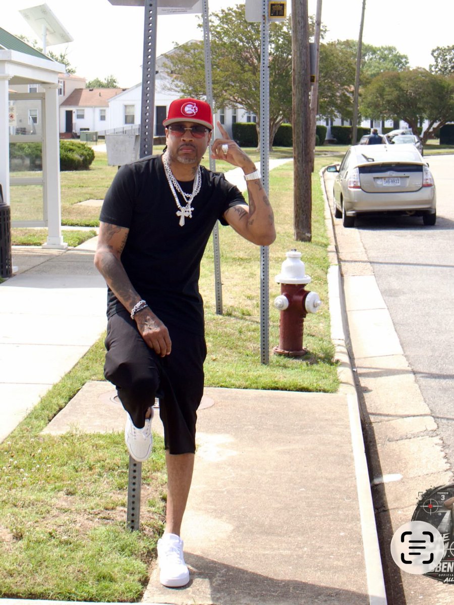 wavecheckers's tweet photo. Allen Iverson slid back to Newport News to pull up on his own honorary street “Allen Iverson Way”🛣️ https://t.co/P1jEIoHi5q