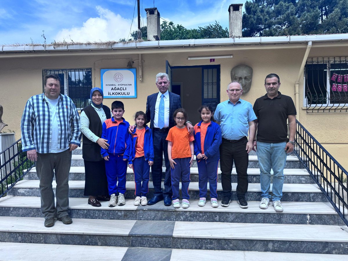 EyupsultanMem's tweet photo. Eyüpsultan Kaymakamı Sayın Dr. Arslan Yurt, şube müdürümüzle birlikte köy okullarımızı ziyaret ederek öğrencilerle bir araya geldi. 

📍Ağaçlı İlkokulu 
📍Işıklar İlkokulu
📍Pirinçci İlkokulu https://t.co/0uSNYfuppK