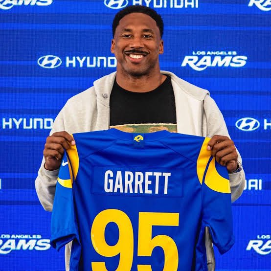 PolymarketSport's tweet photo. 🚨RUMOR: NFL insider Adam Schefter believes it's "more likely than not" that Aaron Donald will come out of retirement this season to play with Myles Garrett for the LA Rams. https://t.co/HU8TxBRhDW