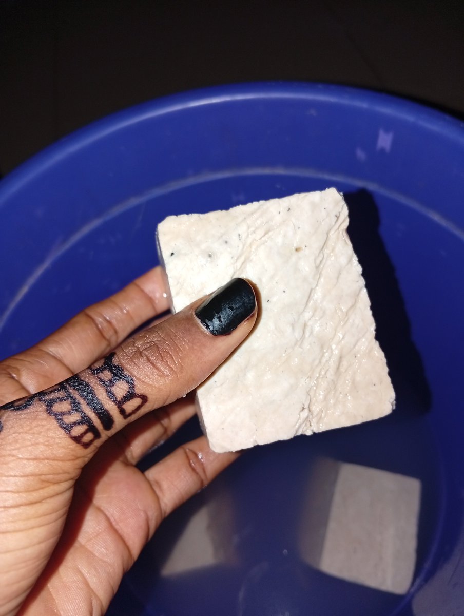 therofiatabduls's tweet photo. Back home, Beske is just like any other protein. My mum buys it every time with Fish, Beef, and Ponmo.

This was last week when I brought some raw Beske from home. I cut them into smaller pieces, boiled them, then proceeded to fry.

Try hot fried Beske with grounded pepper even if it's once, then thank me later.