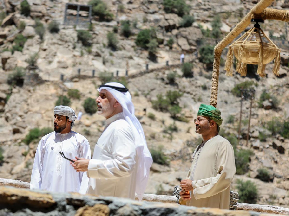 badralbusaidi's tweet photo. جولة ممتعة هذا اليوم مع معالي الشيخ جراح جابر الأحمد الصباح وأعضاء وفده من دولة الكويت الشقيقة. احتفينا معاً بمرور 55 عامًا على العلاقات الدبلوماسية العُمانية الكويتية في العصر الحديث، بينما استذكرنا ما وصلت إليه هذه العلاقات من تطور ونماء على مختلف المستويات، امتدادًا للوشائج  التاريخية الوثيقة والمتجذرة، وما تحمله من تطلعات وسمات مشتركة قائمة على وحدة المصير والأهداف والرؤى المتطابقة. أدام الله هذه الصلات الحميمة ومشاعر الألفة والتعاون والمحبة بيننا ومع جميع ابناء منطقتنا.