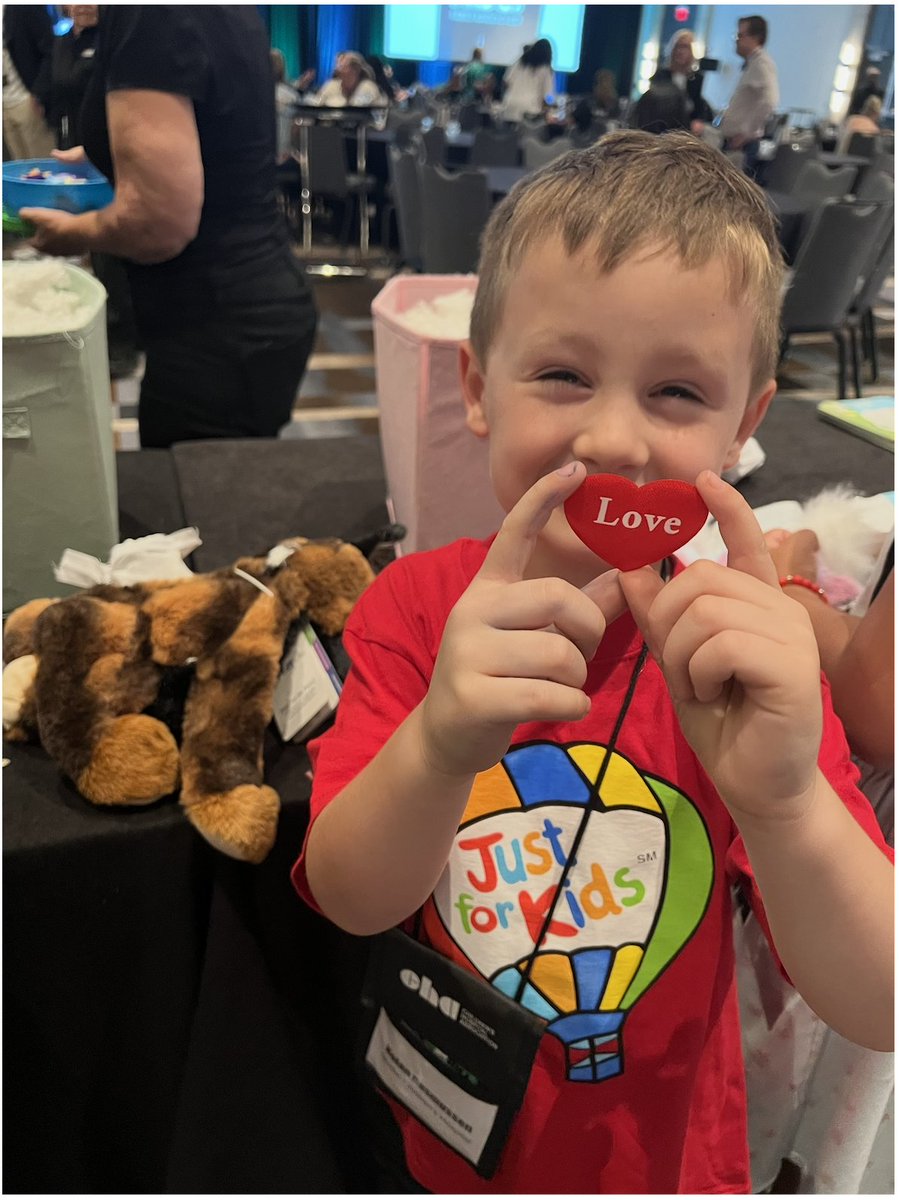NortonChildrens's tweet photo. 6‑year‑old Nolan joined our Norton Children’s team and @hospitals4kids in D.C. to advocate for kids’ health. Diagnosed with Type 1 diabetes at age 3, he’s now thriving and working to “smash diabetes.

More on Nolan’s journey: https://t.co/JbQW4lWGQH https://t.co/Ee90ucZK0X