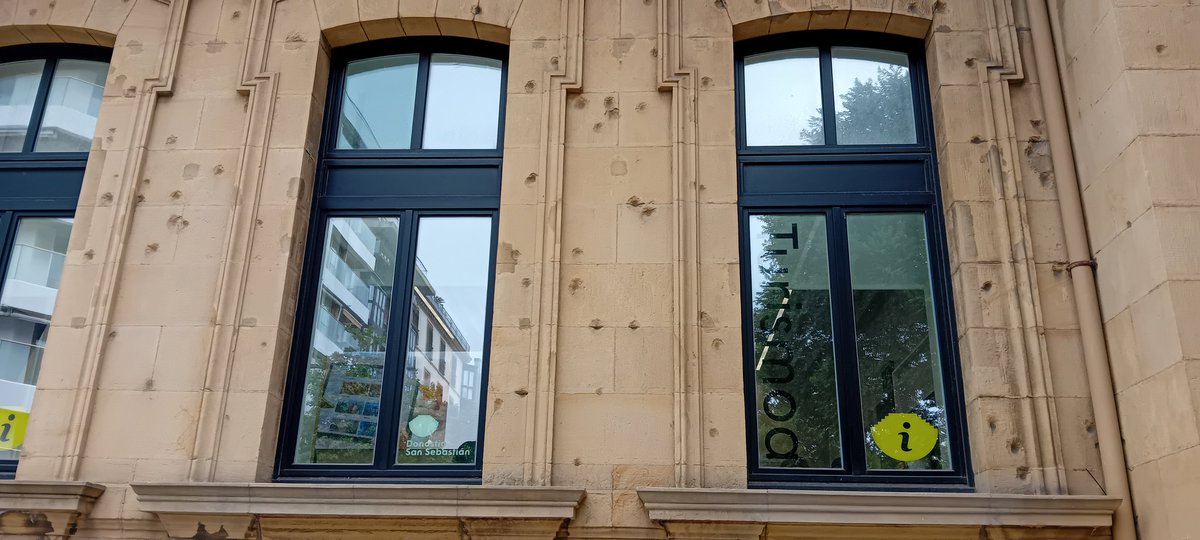 surveyorsstuff's tweet photo. Kinda reminds me of St Comgall's PS on the Falls Road.🤷‍♂️
Donostia, Basque Region. https://t.co/u5ZfEbzcXm