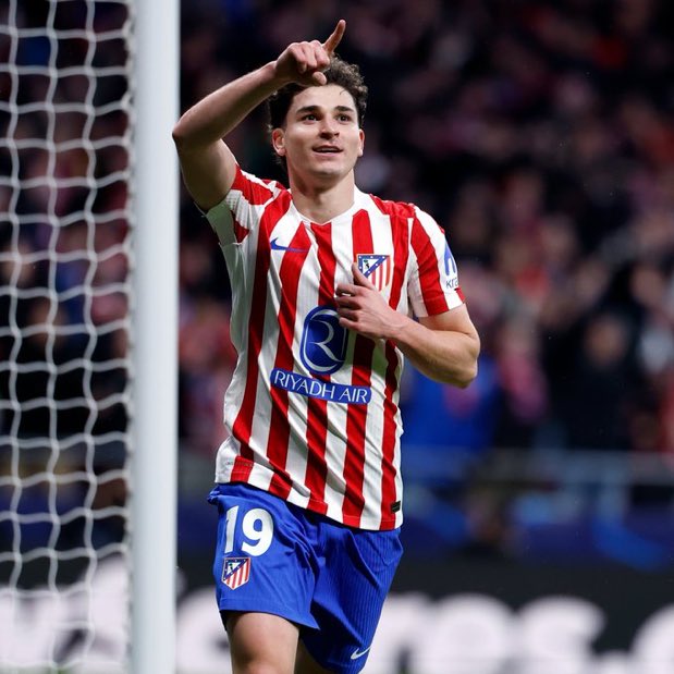 Buysan's tweet photo. 📌 Real Madrid ofertó 150M de euros por Julián Álvarez. 

El comunicado: 

“El Real Madrid C. F. comunica que ha realizado una oferta de 150 millones de euros por los derechos federativos del jugador Julián Álvarez.

Tras estudiarla y valorarla, el Club Atlético de Madrid ha agradecido la oferta realizada, efectuada en el marco de las buenas relaciones existentes entre ambos clubes, y la ha rechazado remitiéndose a la cláusula de rescisión del jugador”.