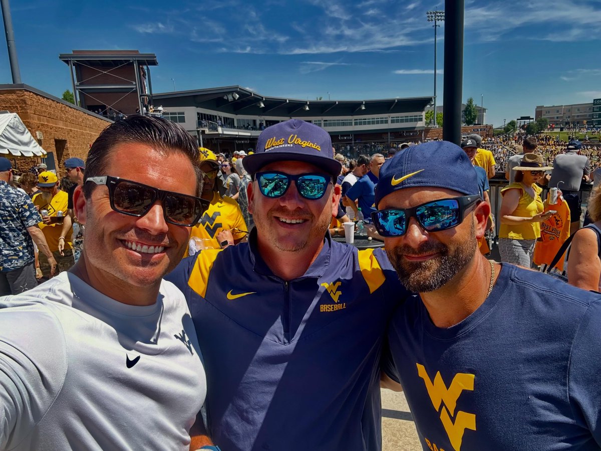 MetroNewsSports's tweet photo. Baseball players from Big East era take pride in Mountaineers’ modern day success:

https://t.co/rHIAUNxuRK https://t.co/lDXHkWLzDm