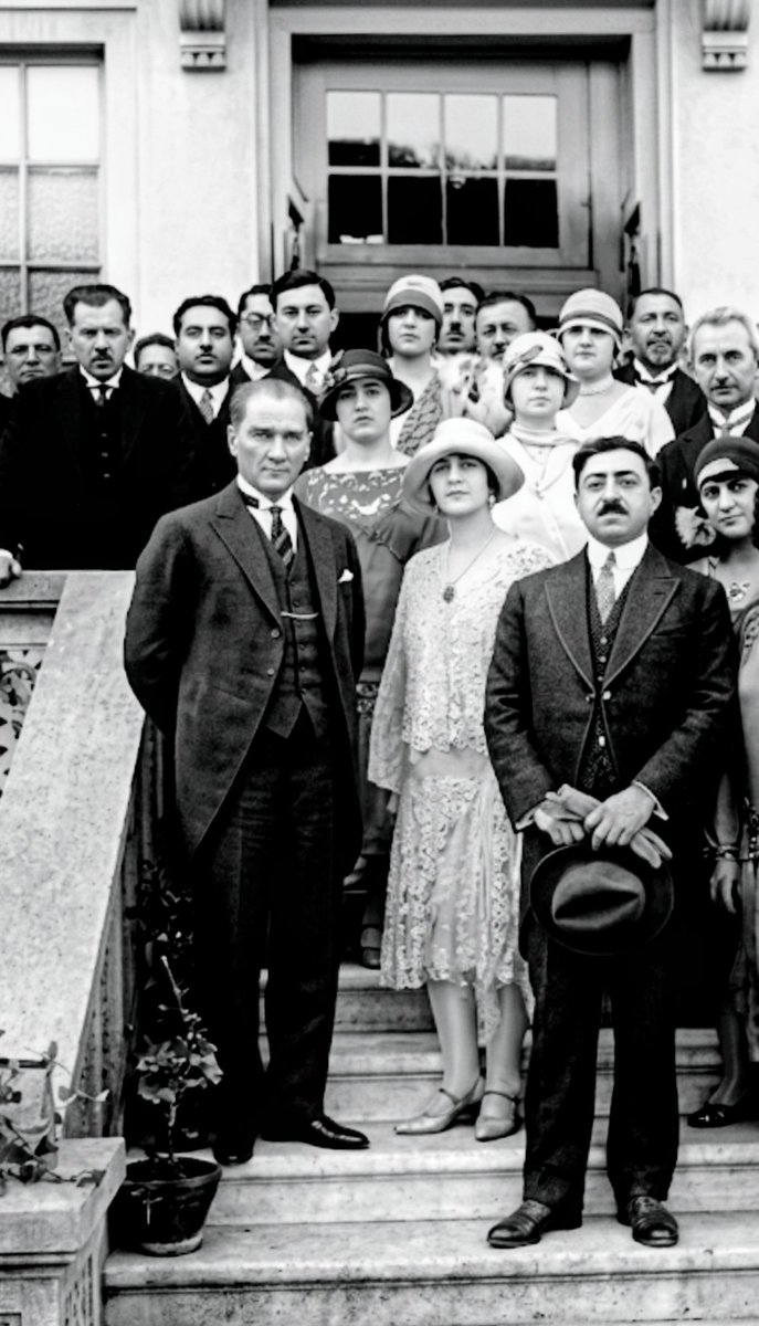 AsiLsiLe's tweet photo. Bize nefes olan bu toprak, canımıza emanettir.
#Atatürk https://t.co/2GsSclMXVw