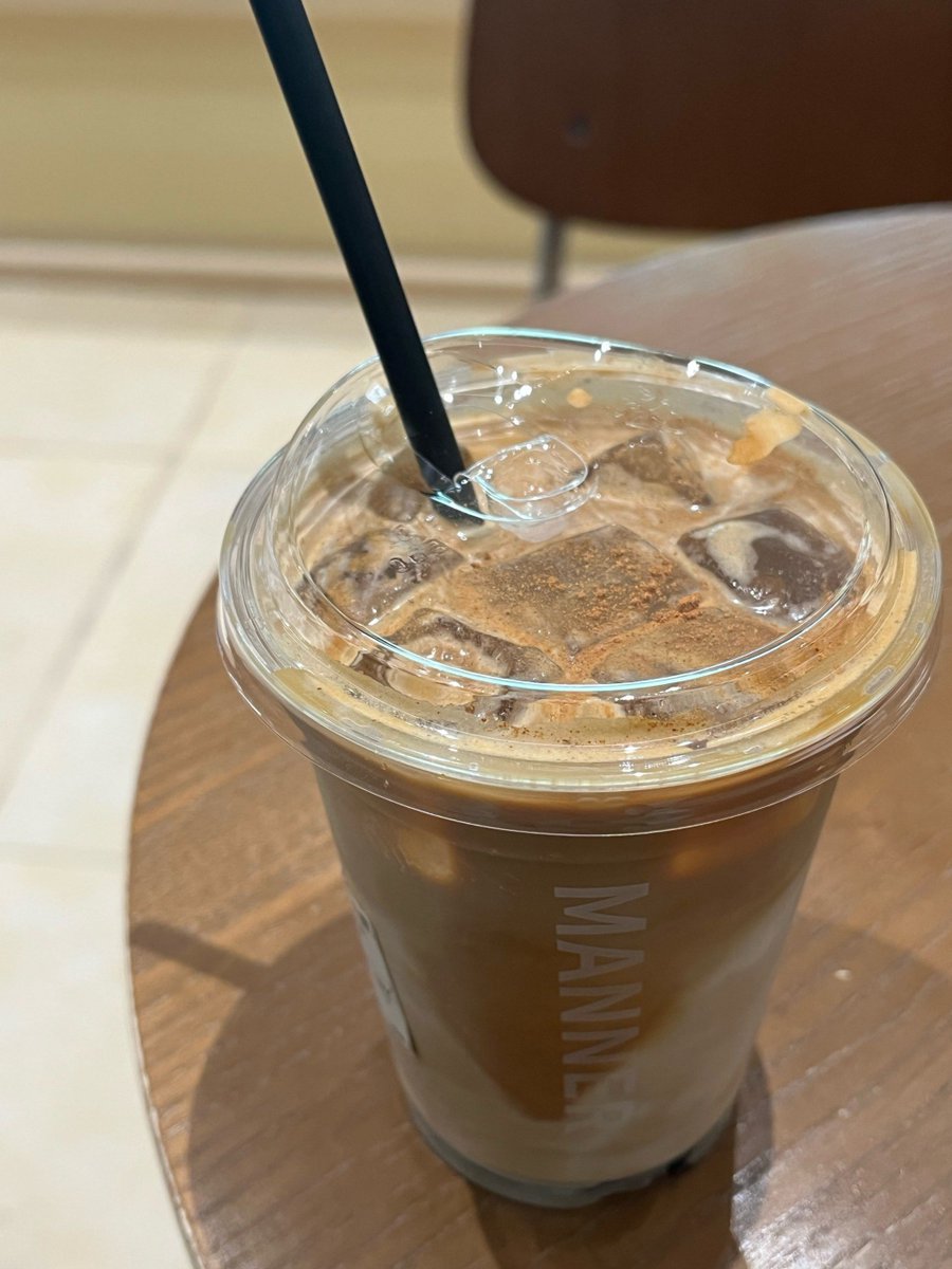 Sonfire13's tweet photo. [Quick iced latte hack: Brew hot espresso, pour over ice, add a splash of oat milk u0026 a pinch of cinnamon. Ready in 2 mins! ]， https://t.co/UaK0vJ36Wi