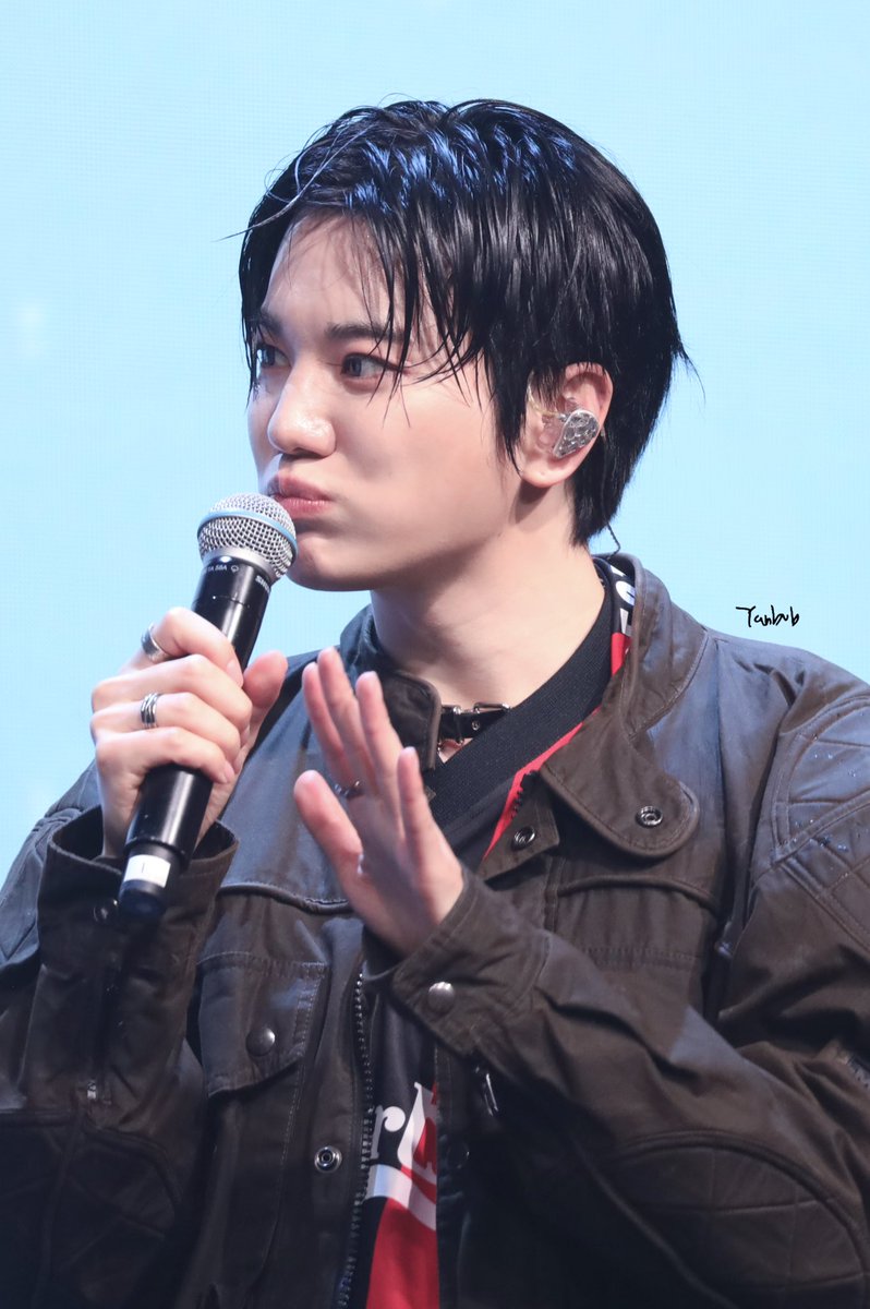 102yanbvb's tweet photo. 260607 ★ CHAMBER : WINGS 🇹🇼 팬미팅

😚

#INFINITE #인피니트
#성종 #이성종 #SeongJong https://t.co/HI7UECerQA