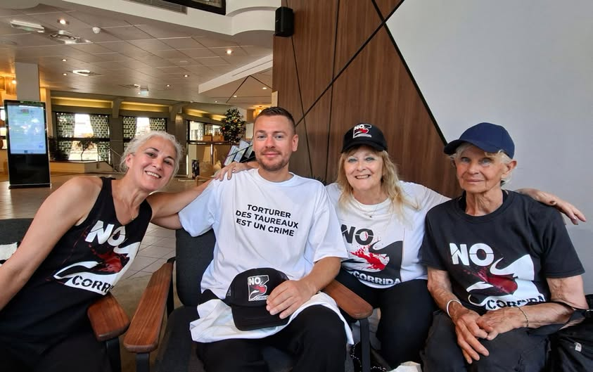 roxelane33's tweet photo. @CD33PS @ArenesdeNimes @ATyrosse @ArenesArlesOff @ArenesDeBayonne @EmmanuelMacron @jeremstar  "SI VOUS VOULEZ VOIR COULER DU SANG COUPEZ VOUS LES VEINES"...BANDE DE SUPER LACHES 🤮MERCI à tous les abolitionnistes de l'inconcevable martyre des pauvres herbivores. MERCI NIMES 🙏 https://t.co/H0zzjRUahZ