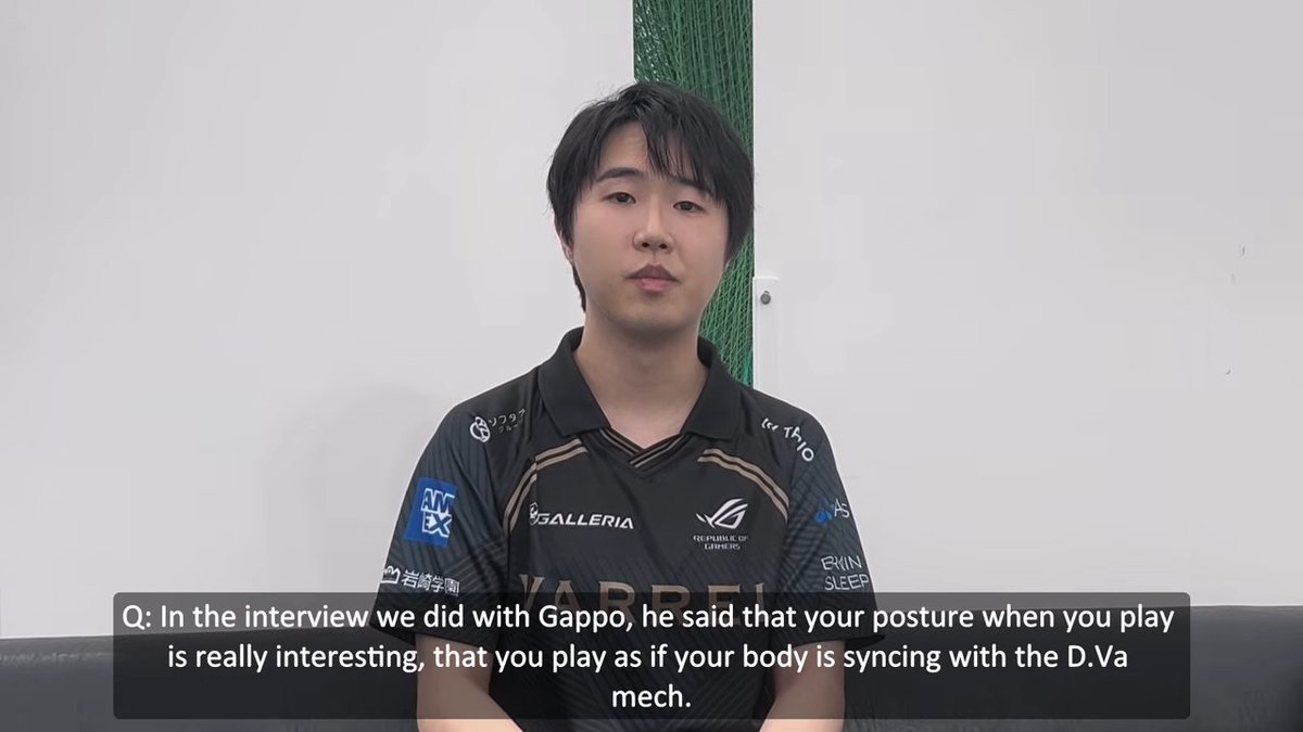 Overwatch2_NEWS's tweet photo. 【KSGの姿勢がメック搭乗スタイルになった理由】

・明確な理窟があるわけではない

・正座とか色んな姿勢を試した結果

・しっくりきた姿勢から年月を経て徐々に前に

・そんなこんなで今に至る

・もう普通の姿勢でやろうとすると変な感じに

・良いプレイをするためにも前傾スタイルを維持 https://t.co/h3z1RpA3lk
