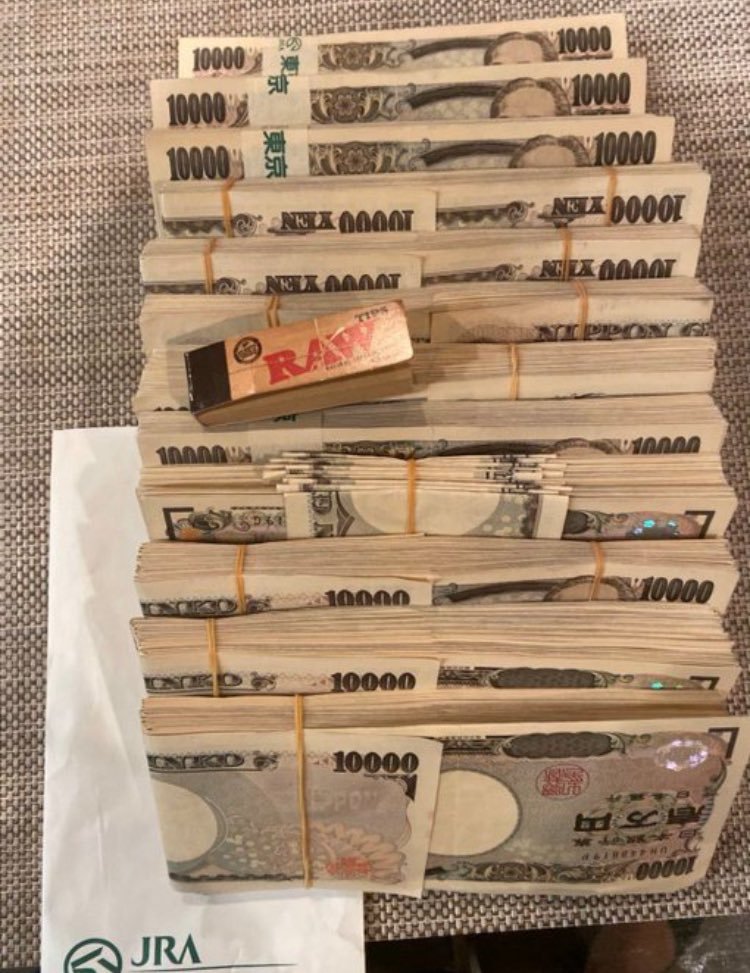 grace_samat's tweet photo. この前初めての競馬で爆勝ちした笑笑
教えてくれたヒ◯くんありがとう笑 https://t.co/8yVDM90b66
