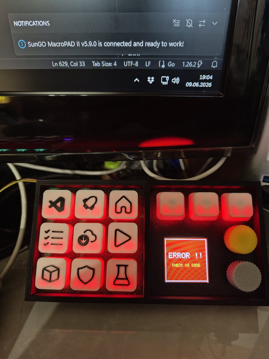 SunRiver_'s tweet photo. Jak dobrze że SunGo MacroPAD II pilnuje kodu...  https://t.co/kOX7duas2e   praca z kodem w Go i vscode jest przyjemniejsza i wygodniejsza ... https://t.co/DrgF3VUgGk