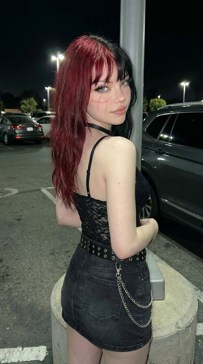 NoirMavis's tweet photo. If I'was your gf.
What would you call me? #goth #gothgirl https://t.co/FnF2XF8o9H