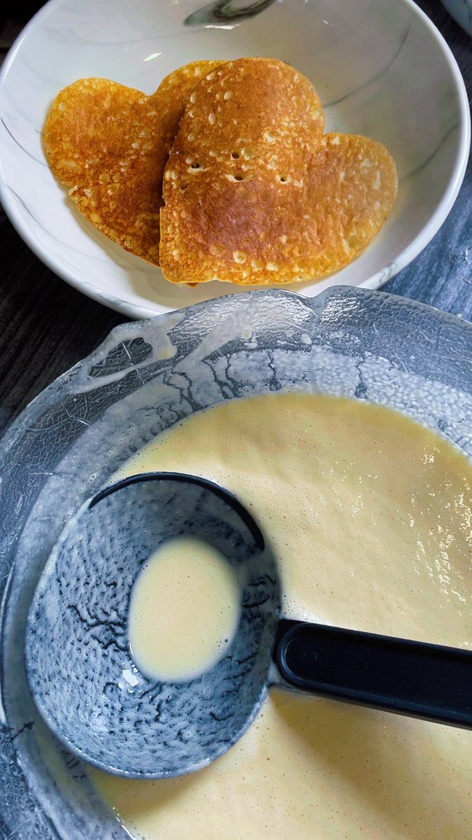 HexLexLin's tweet photo. Some #pancakes with love 💕 https://t.co/7sMG0cZ2hf