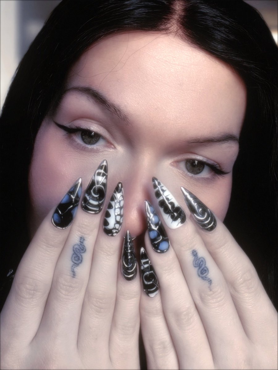 dumbkute's tweet photo. Mother has new claws https://t.co/1FsmitDiP8