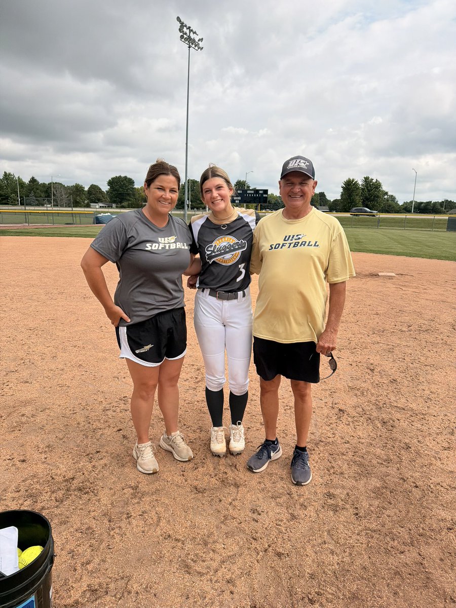 ElyssArmstrong's tweet photo. Had an amazing time today at the @UIS_Softball pitching camp! Learned new ways to help my pitching and got in a ton of reps! Thank you for putting on such a great camp! I had so much fun! 
@CoachShannonG19 @reaganmiles1 https://t.co/bo0esQvlc3