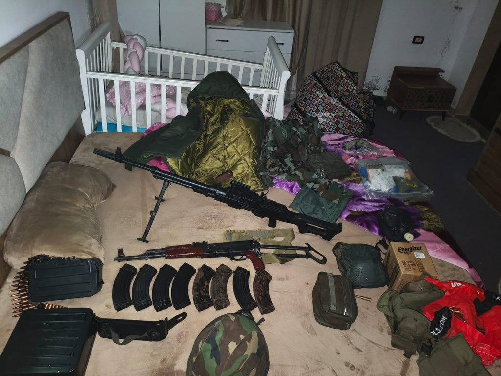 VividProwess's tweet photo. 🚨BREAKING: The IDF found Hezbollah weapons storage alongside a baby crib in southern Lebanon.

Hezbollah hides weapons in civilians’ homes near baby beds.

Share this. The mainstream media won’t. https://t.co/6WHnS7Ei9b