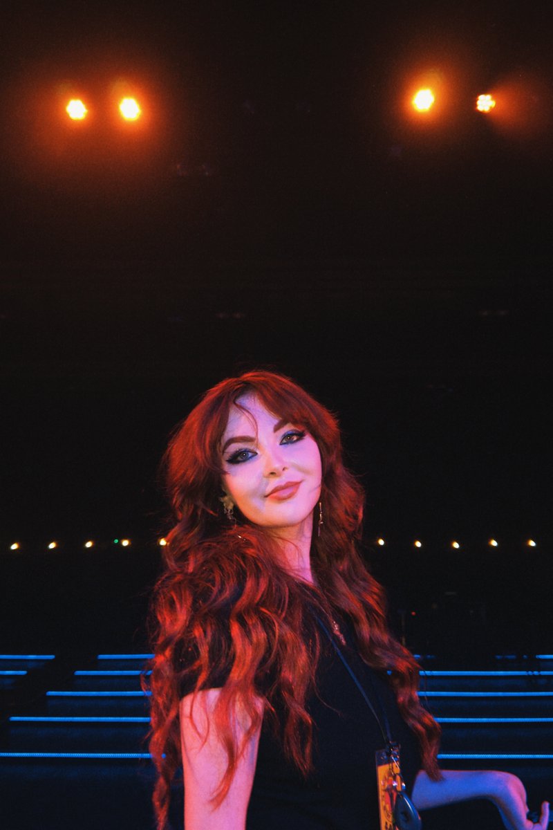 maisykay's tweet photo. Everything on this tour bloomed right into place 🌹✨

ANTWERP, you were such a dream!!! Thank you for all the flowers, the love, and making the night feel so special 🥹

📸 @snapshotbam https://t.co/kC0jk4R4UB