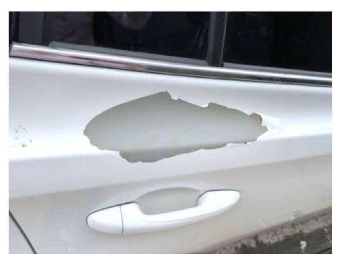 FTT_7's tweet photo. Extremely let down by @Toyota. They know their paint is defective and peeling, yet because their warranty extension expired, they refuse to fix the remaining panels. Guess loyalty doesn't mean much to @ToyotaCustCare anymore. Stand by your product! #Toyota #PaintPeeling  Fix it! https://t.co/uMTaH1gIrF