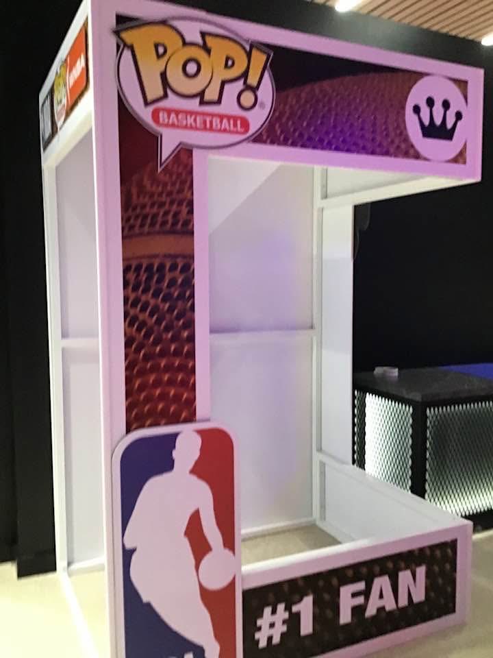 ryanpomins's tweet photo. At the NBA Store I went to, they had a lifesize Funko pop box. @OriginalFunko @NBA https://t.co/3f6uquu4ir