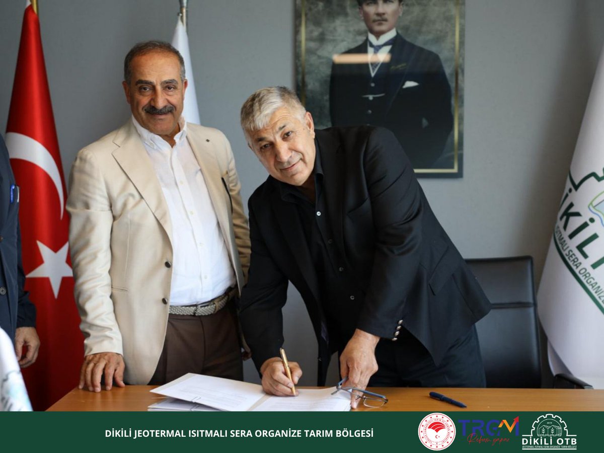 DikiliOtb's tweet photo. Dikili Jeotermal Isıtmalı Sera OTB'de kesin tahsis işlemleri başladı

Dikili Jeotermal Isıtmalı Sera Organize Tarım Bölgemizde yatırım sürecinin en önemli aşamalarından biri olan kesin tahsis işlemleri başlamıştır. Parsel tahsisi almaya hak kazanan yatırımcılarımızın katılımıyla gerçekleştirilen süreç kapsamında, kesin tahsis sözleşmeleri imzalanarak yatırımlar resmiyet kazanmıştır.
Bölgemizde faaliyet gösterecek yatırımcılarımızla gerçekleştirilen imza törenleri, Dikili Jeotermal Isıtmalı Sera OTB'nin üretime geçiş yolculuğunda önemli bir dönüm noktasını oluşturmaktadır. Tamamlanan kesin tahsis işlemleriyle birlikte modern sera ve sanayi yatırımlarının hayata geçirilmesine yönelik süreçler hız kazanırken, bölgemizin yüksek teknolojili ve sürdürülebilir tarımsal üretim vizyonu da güçlenmektedir. Jeotermal enerji kaynaklarının sağladığı avantajlarla planlanan yatırımların tamamlanmasıyla birlikte, bölgemizin tarımsal üretim kapasitesinin artırılması, istihdam olanaklarının geliştirilmesi ve ülke ekonomisine katma değer sağlanması hedeflenmektedir.
Kesin tahsis işlemlerinin tüm yatırımcılarımız için hayırlı olmasını diliyor; bölgemizin üretim, istihdam ve sürdürülebilir kalkınma hedeflerine katkı sağlayacak yatırımların en kısa sürede hayata geçirilmesini temenni ediyoruz.