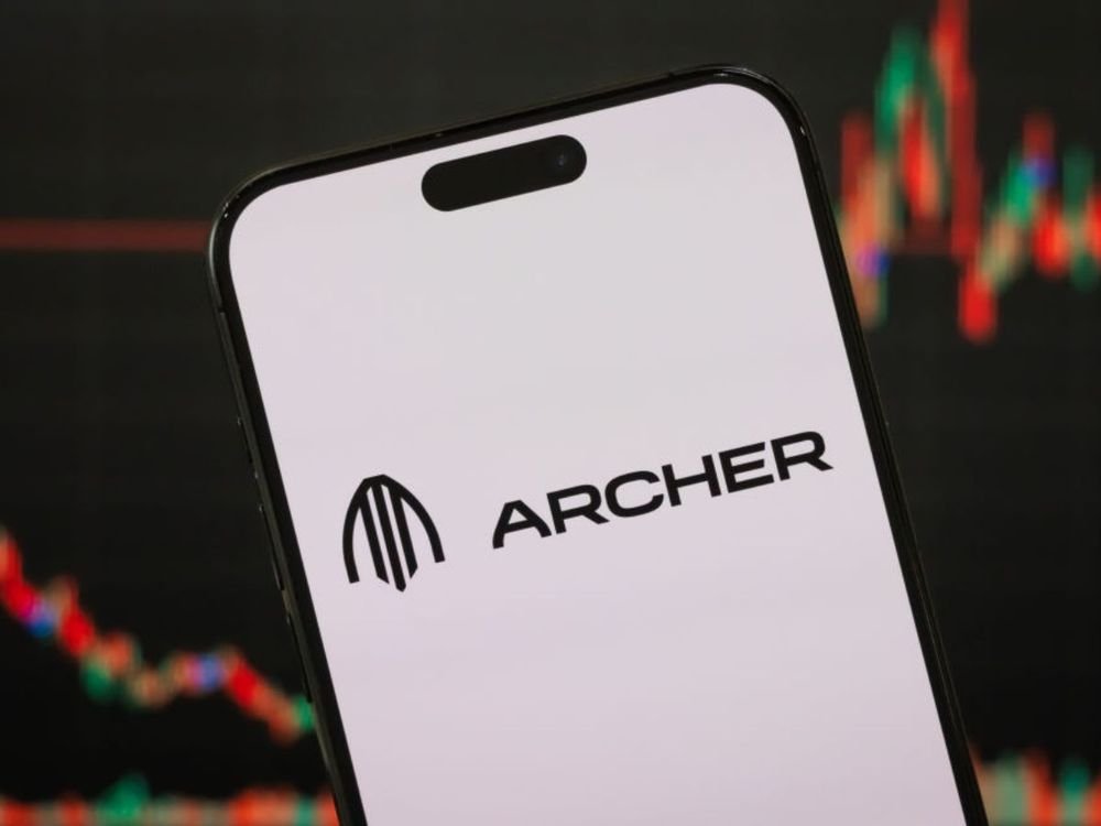 traderMichael_1's tweet photo. $ACHR ACHR’s Strong Liquidity, Limited Revenue
ARK sold about 2.2 million Archer Aviation shares worth over $12.3 million.
Cathie Wood has been steadily reducing ARK’s stake in the electric air taxi company across its ETFs. https://t.co/JzohNVPBd1