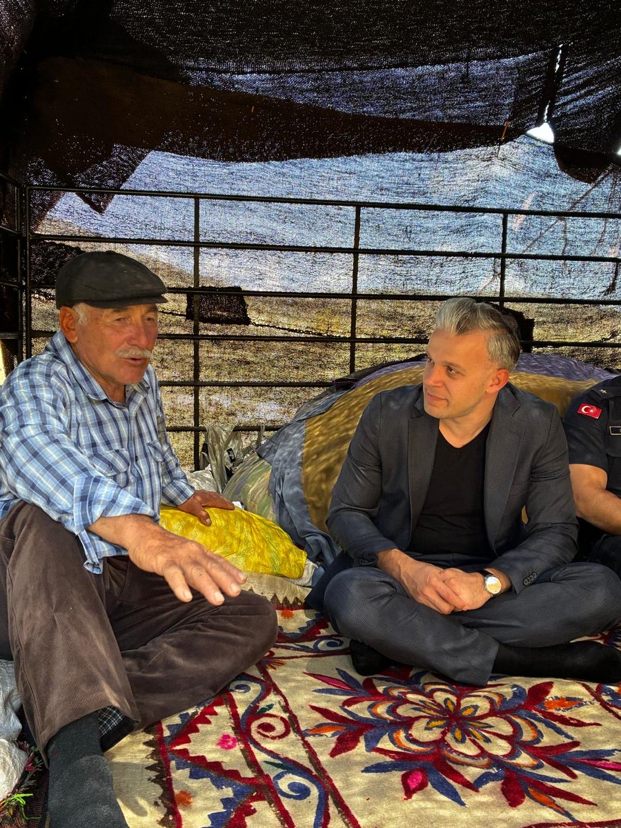 taskentkymklk's tweet photo. Kaymakamımız Sayın Fatih KARAMAHMUT, İlçe Jandarma Komutanı Onur ŞEKER ve İlçe Emniyet Amiri Murat DÜZ ile birlikte Balcılar Yaylası’nda yaşayan vatandaşımız Ali UÇAR’ı ziyaret etti. https://t.co/toATPcLQQK
