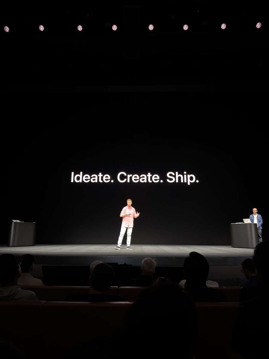JonOrcera's tweet photo. 👨🏽‍💻Coding in 2026 in one image✨🙌🏻

Steve Jobs Theater  @Apple 

#WWDC26 https://t.co/pmEojW11OI