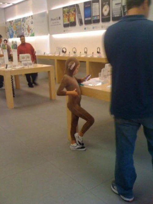 bravexkaiser's tweet photo. why is he the gay little monkey at the apple store https://t.co/pgHnlyjZsO