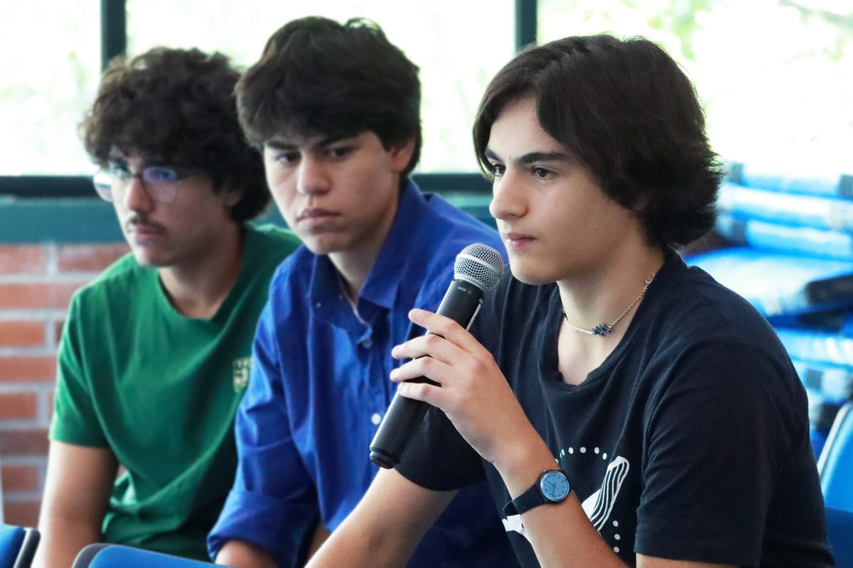 LiceoFrancoMx's tweet photo. Conferencia de #ARISTEGUI en el LFM 🎙️
Agradecemos la visita de la periodista Carmen ARISTEGUI, quien tuvo un diálogo con alumnos de Lycée sobre su profesión, la ética informativa en la era digital, el papel de las juventudes en la democracia, las anécdotas que marcaron su carrera y los retos actuales de la libertad de expresión. 🗞️
🎥 Fragmentos de la conferencia: 👉 https://t.co/U5hhgCWMp2
#CarmenAristegui #Periodismo #LibertadDeExpresión #Inspiración #Journalisme #Journaliste #LiceoFrancoMexicano #LFM #LycéeFrancoMexicain #LiceoFranco @AristeguiOnline