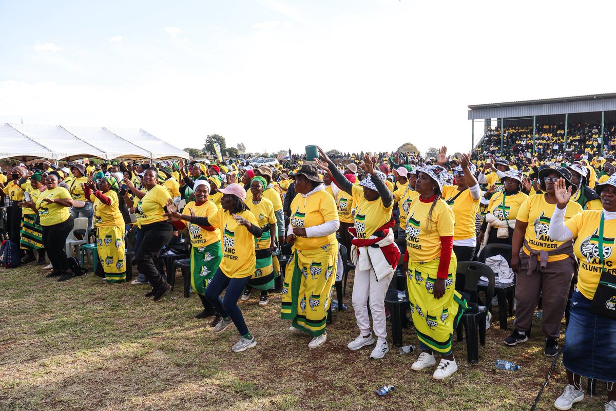 SebopelaFaith's tweet photo. Today i joined the ANCYL President, Cde Collen Malatjie at the ANC Elias Motsoaledi Elections Team Verification of Voting District (VD) Volunteers programme held at Tafelkop Stadium in the Sekhukhune Region. https://t.co/UZu8fvFUse