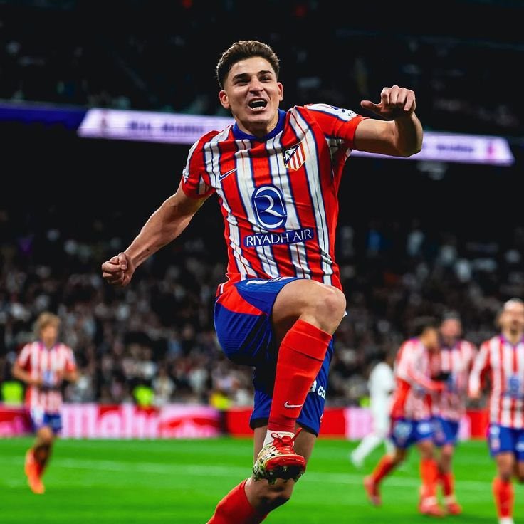 thekingadjor's tweet photo. 🚨💣 Real Madrid have submitted a €150m bid for Barcelona target Julián Álvarez. So it turns out the player Florentino Pérez has been hinting at is Álvarez  very interesting. If Madrid manage to pull this off, what happens to Vinícius and where would Mbappé fit into the team? https://t.co/FkPhEpNC1K
