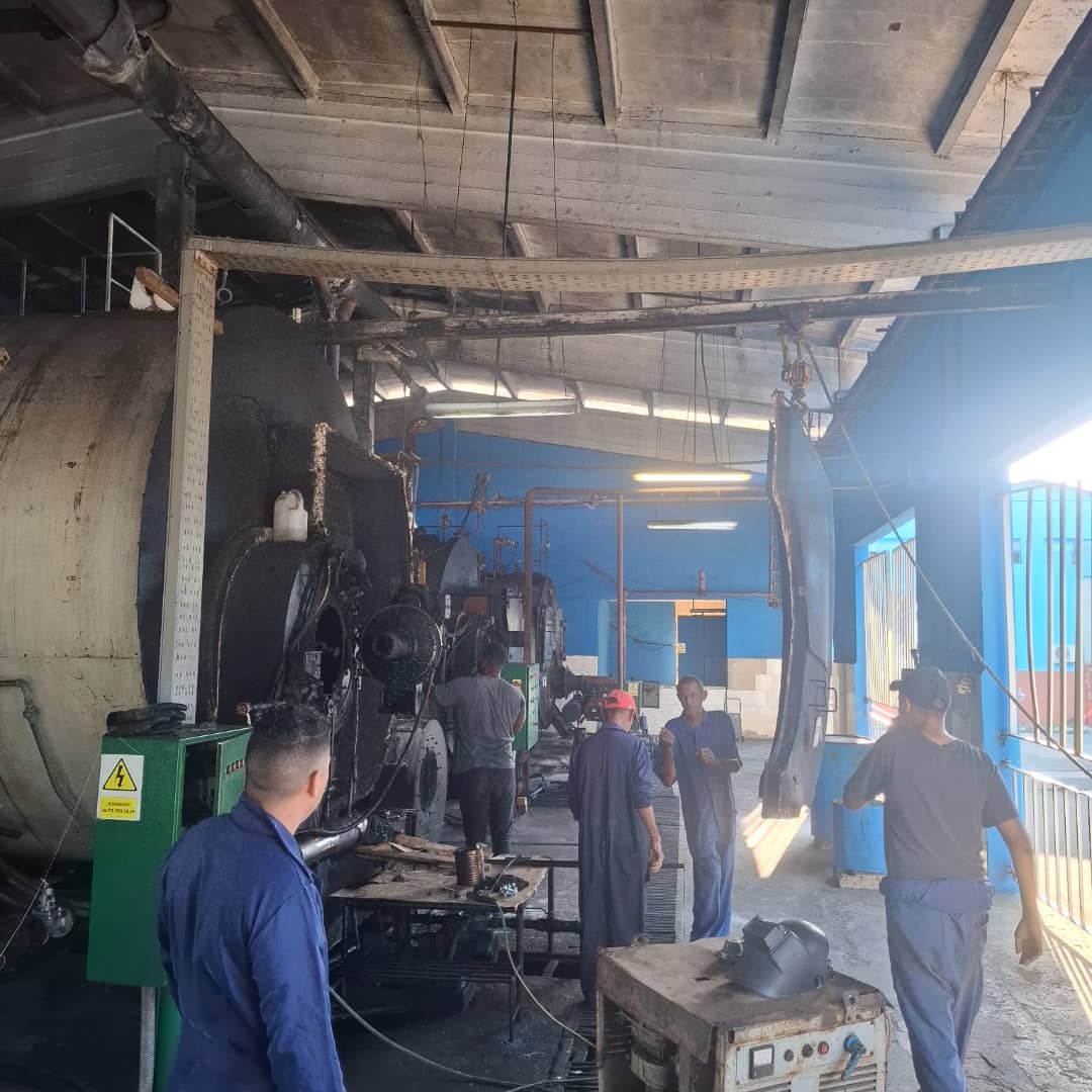 ConchitaHumanos's tweet photo. Cumplir con el mantenimiento de forma permanente es la forma de garantizar la continuidad de nuestros equipos para poder sostener los procesos productivos planificados .#AgroalimPorCuba #PinardelRío https://t.co/JKKMiMlZfh