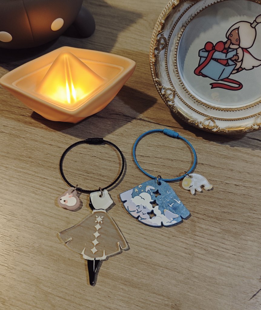 usanoel's tweet photo. なのさん(@sky_nano__)ロイさん(@oldyee_sky)のグッズが届きました✨
楽しみにしていたのでとても嬉しい❣️

透明ケープのグッズが欲しかったので夢が叶った様な気持ちです😭
素敵な作品をありがとうございます🫶🏻︎

早速リビングに飾って毎日眺めたいと思います🕊️ https://t.co/8aZDxTWVgP