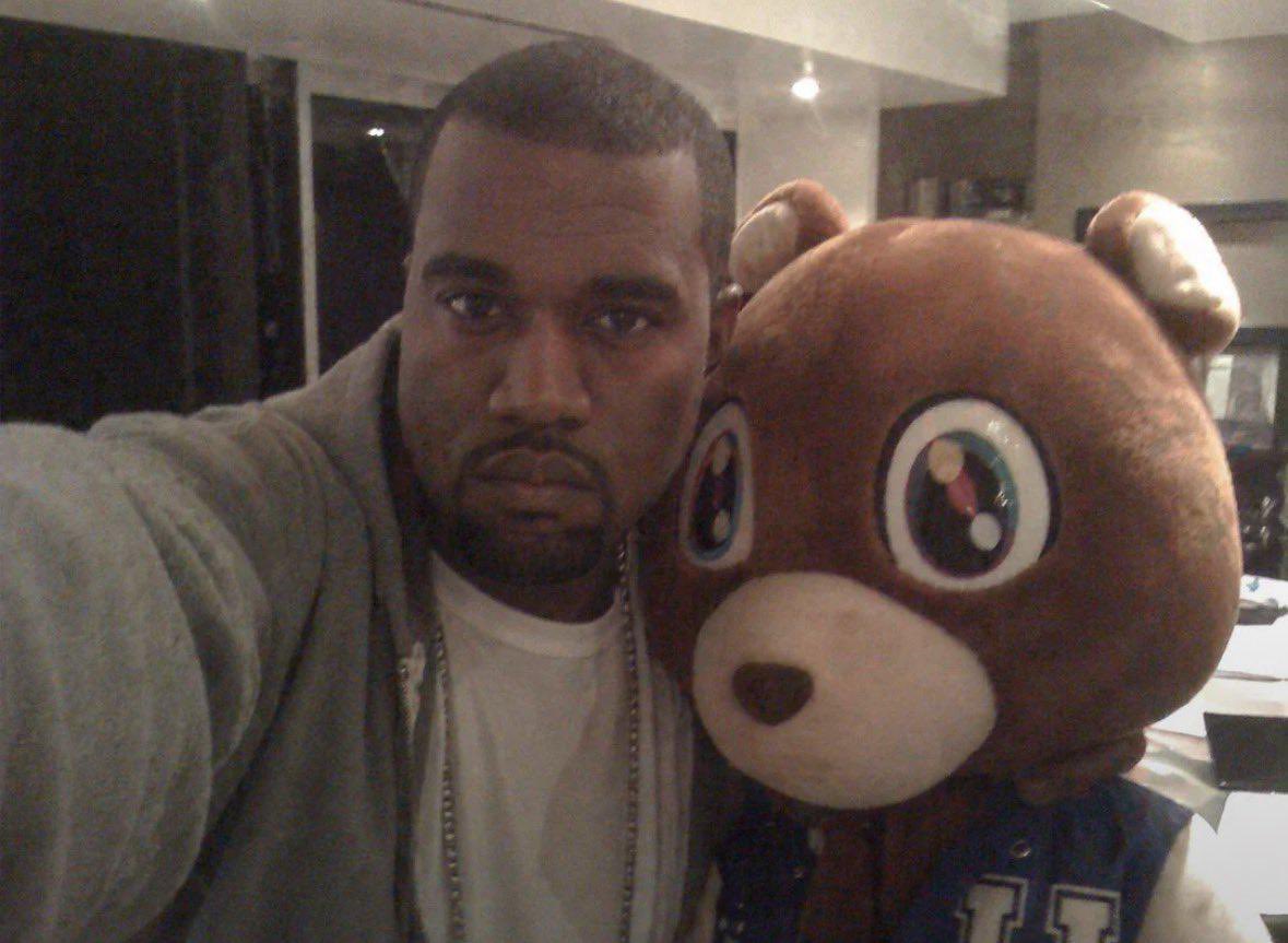 yzyupdates's tweet photo. A new trademark application has been filed for Ye’s iconic Dropout Bear logo 🐻👀 https://t.co/VzkekWa6FJ