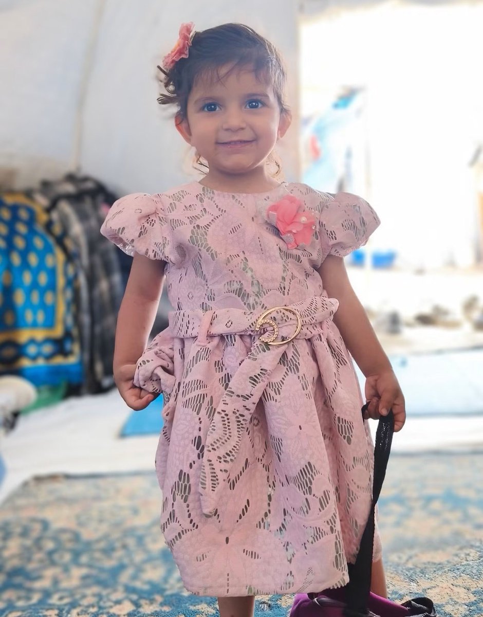 Qadeyah1's tweet photo. ارتقاء الطفلة ملك عبدالله رياض قدوم متأثرة بإصابتها في استهداف إسرائيلي على مدينة غزة قبل يومين، مُلتحقة بوالدها وشقيقتيها الشهىِدتين مريم وآلاء. https://t.co/Jbh45u78MY
