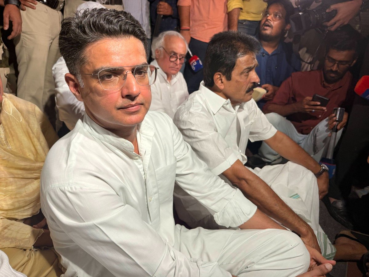 iPraveenX's tweet photo. चुनाव आयोग अब लोकतंत्र का प्रहरी नहीं, बल्कि सत्ता का सहयोगी बनता दिख रहा है।

मध्य प्रदेश से राज्यसभा की कांग्रेस उम्मीदवार मीनाक्षी नटराजन जी का नामांकन रद्द किया जाना गंभीर सवाल खड़े करता है।

देश देख रहा है कि मोदी सरकार और चुनाव आयोग मिलकर लोकतांत्रिक संस्थाओं की निष्पक्षता को किस तरह कमजोर कर रहे हैं।