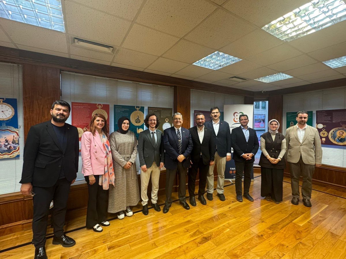 tgsptr's tweet photo. TGSP Stage London programını başarıyla tamamladık.

Londra Yunus Emre Enstitüsü’nde, T.C. Londra Başkonsolosu Prof. Dr. Hasan Ulusoy’un katılımlarıyla gerçekleştirdiğimiz programda; gençlik liderliği, küresel etki ve uluslararası sivil toplum çalışmaları üzerine ufuk açıcı değerlendirmelerde bulunduk.

Programın moderatörl��ğünü Doç. Dr. Şuay Nilhan Açıkalın üstlenirken, oturumda konuşmacı olarak yer alan TGSP Yönetim Kurulu Üyesi Ahmet Özdinç ve TUSU Başkanı Onur Kovacı; gençlerin uluslararası alandaki rolü, sivil toplumun küresel etkisi ve liderlik perspektifleri üzerine değerli görüşlerini katılımcılarla paylaştı.

Farklı tecrübe ve perspektiflerin bir araya geldiği bu anlamlı buluşmada, gençlerin küresel ölçekte daha etkin rol alabilmesi için iş birliği, vizyon ve liderlik başlıklarını ele aldık.

Programımıza değerli katkılarıyla güç katan konuşmacılarımıza, moderatörümüze, katılımlarıyla bizleri yalnız bırakmayan misafirlerimize ve iş birliği paydaşlarımıza teşekkür ediyoruz.