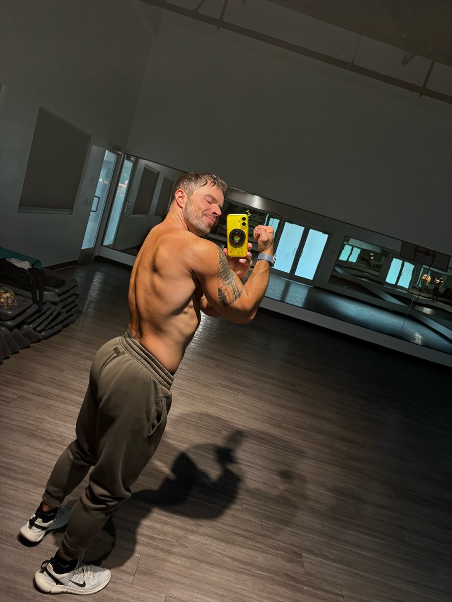 thebryboi's tweet photo. Back and Biceps…. And a little 🍑 https://t.co/HCiUTonwEU